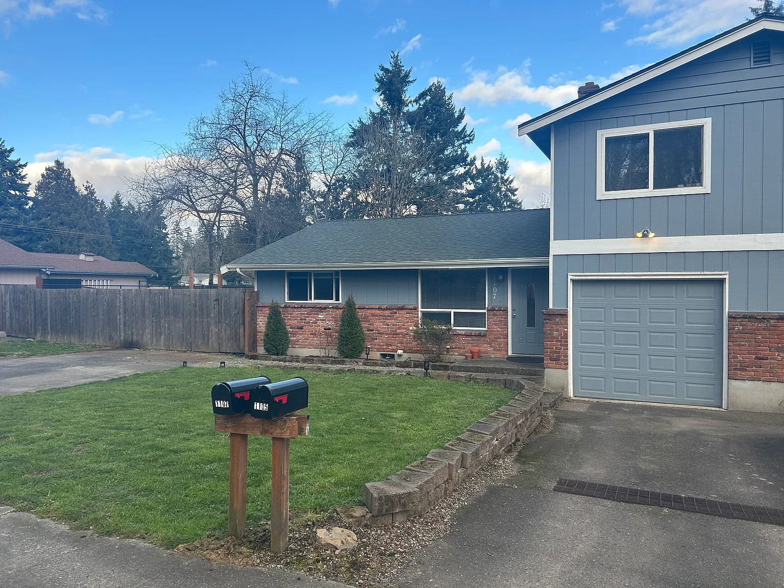 1107 58th Ave NE — Photo 3