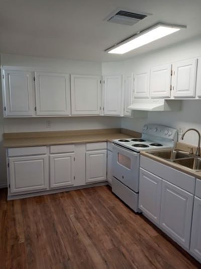 2nd image of 555 W Warner Rd