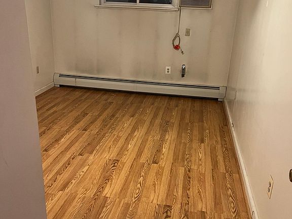 3rd image of 736 E 222nd St
