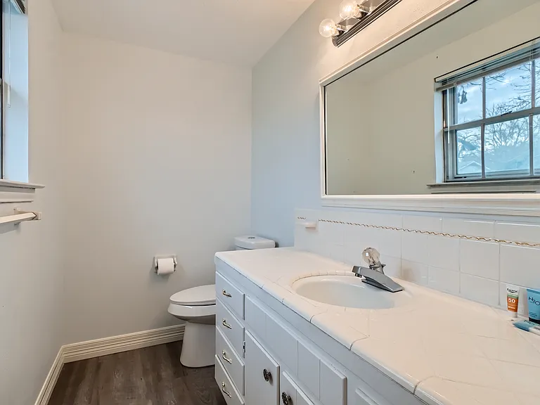 108 W Lilly Ln — Photo 6