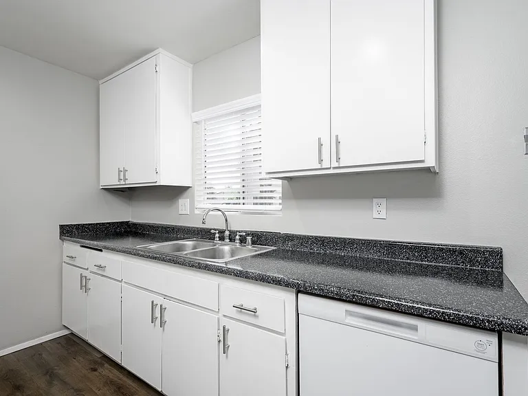 Shadow Glen Apartments IMMEDIATE MOVE INS — Photo 15