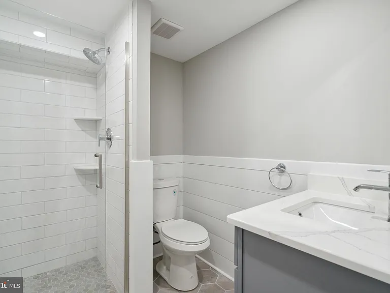 712 Addison St — Photo 12