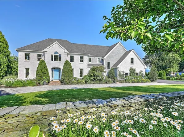 105 Heidi Dr, Portsmouth, RI 02871