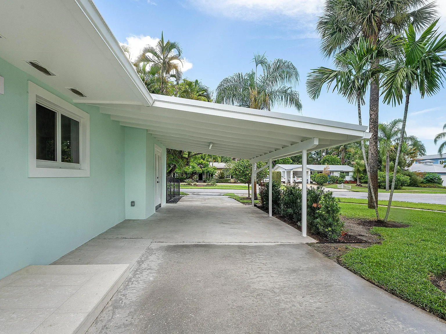 3 bed, 2.0 bath, 2038 sqft, $5,600 — Photo 3
