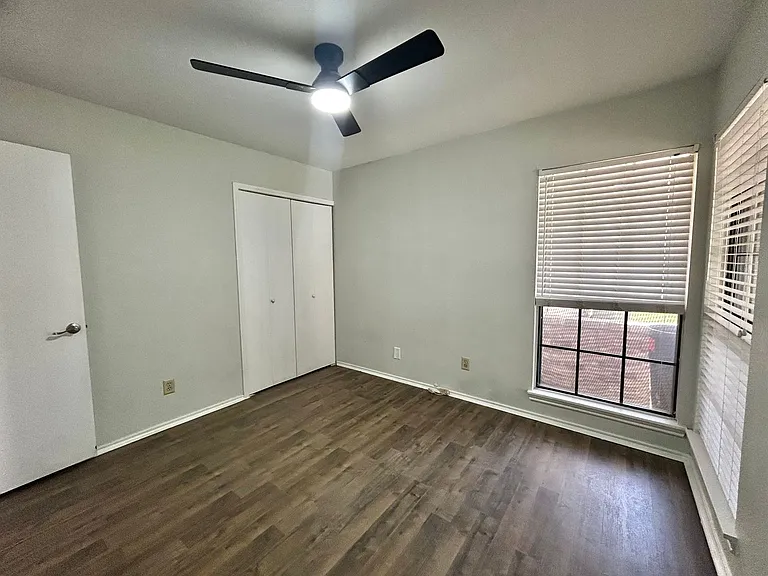 4205 Greencrest Dr — Photo 17