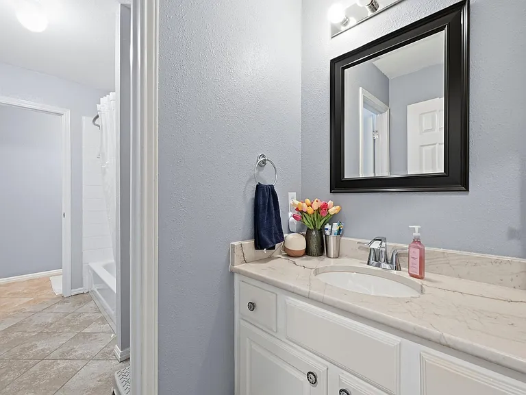 11222 Tracton Ln — Photo 32