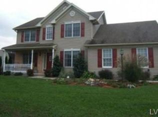 6465 Woodbury Dr, Slatington, PA 18080