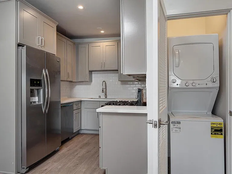 1541 Rockwood St #8 — Photo 4