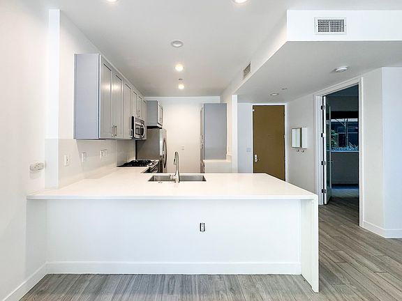 4th image of 6001 Carlton Way APT 101