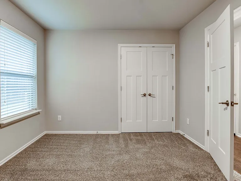 8815 SW 45th St — Photo 5
