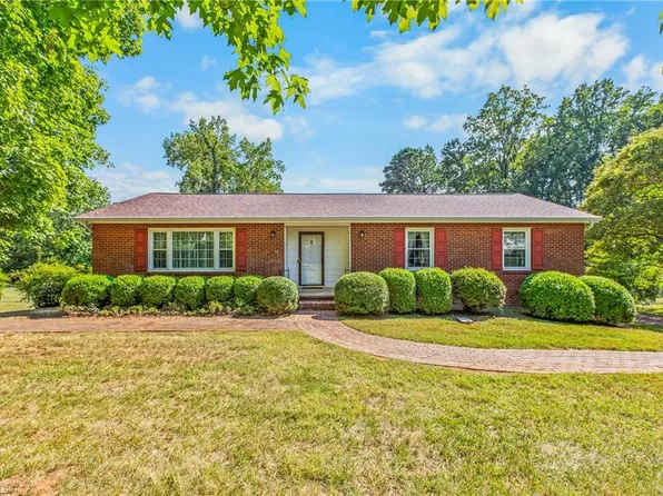 2140 Sallies Ln, Winston Salem, NC 27106