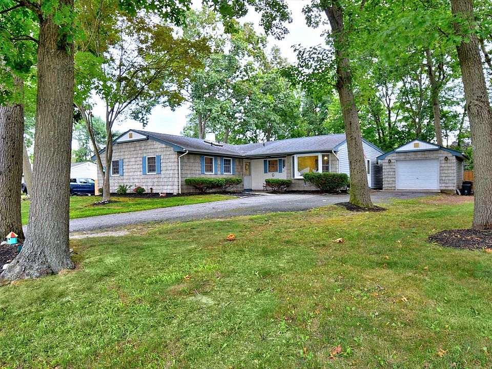 1st image of 7 Janell Ln