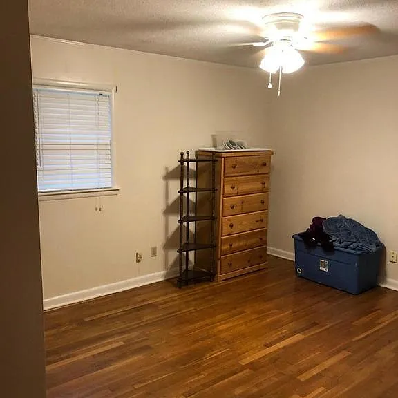 915 Eisenhower Dr — Photo 8