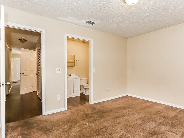 2409 McQuade St — Photo 9