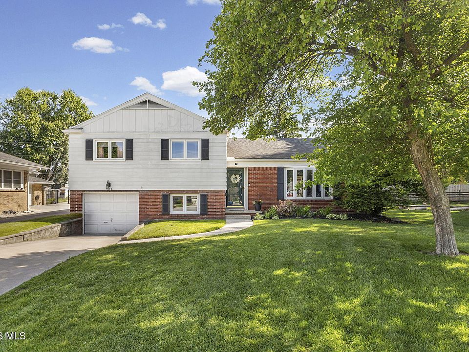 1st image of 309 Hawthorne Ln