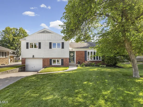 309 Hawthorne Ln, Rossford, OH 43460