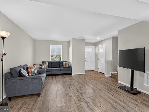 3rd image of 18 Marsh Ln