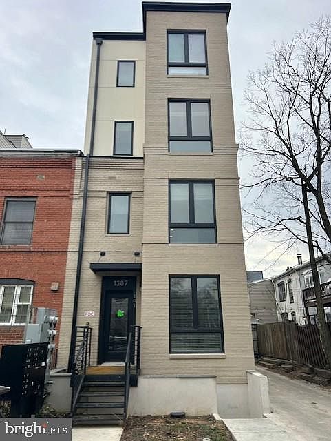 1st image of 1307 K St SE #101