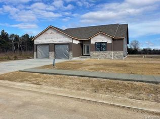 183 Oregon Ave, Marysville, MI 48040