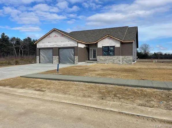 183 Oregon Ave, Marysville, MI 48040