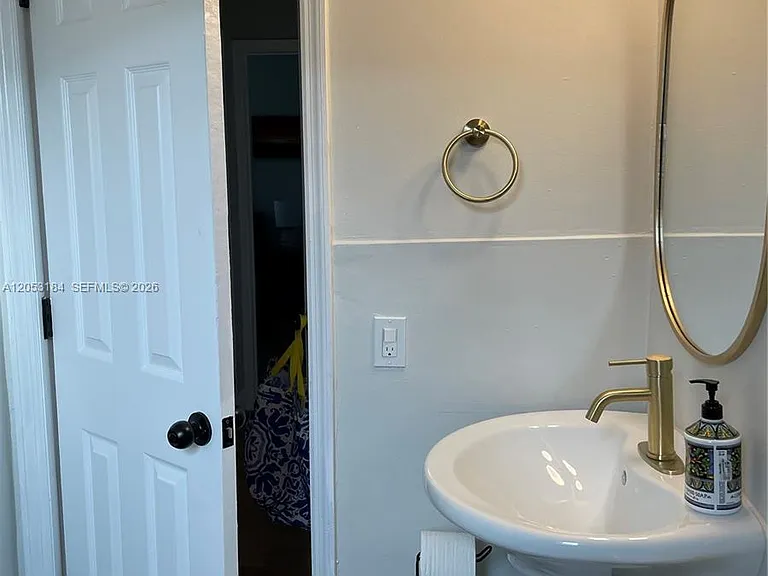 1178 NE 112th St #1 — Photo 15