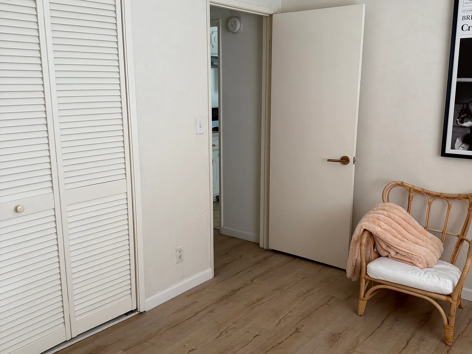 15173 Magnolia Blvd — Photo 4