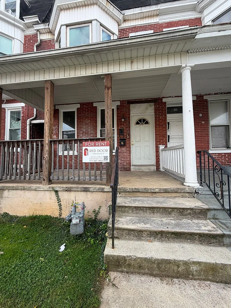 Student Housing -- 6 Bedroom Townhome by York College — Photo 1