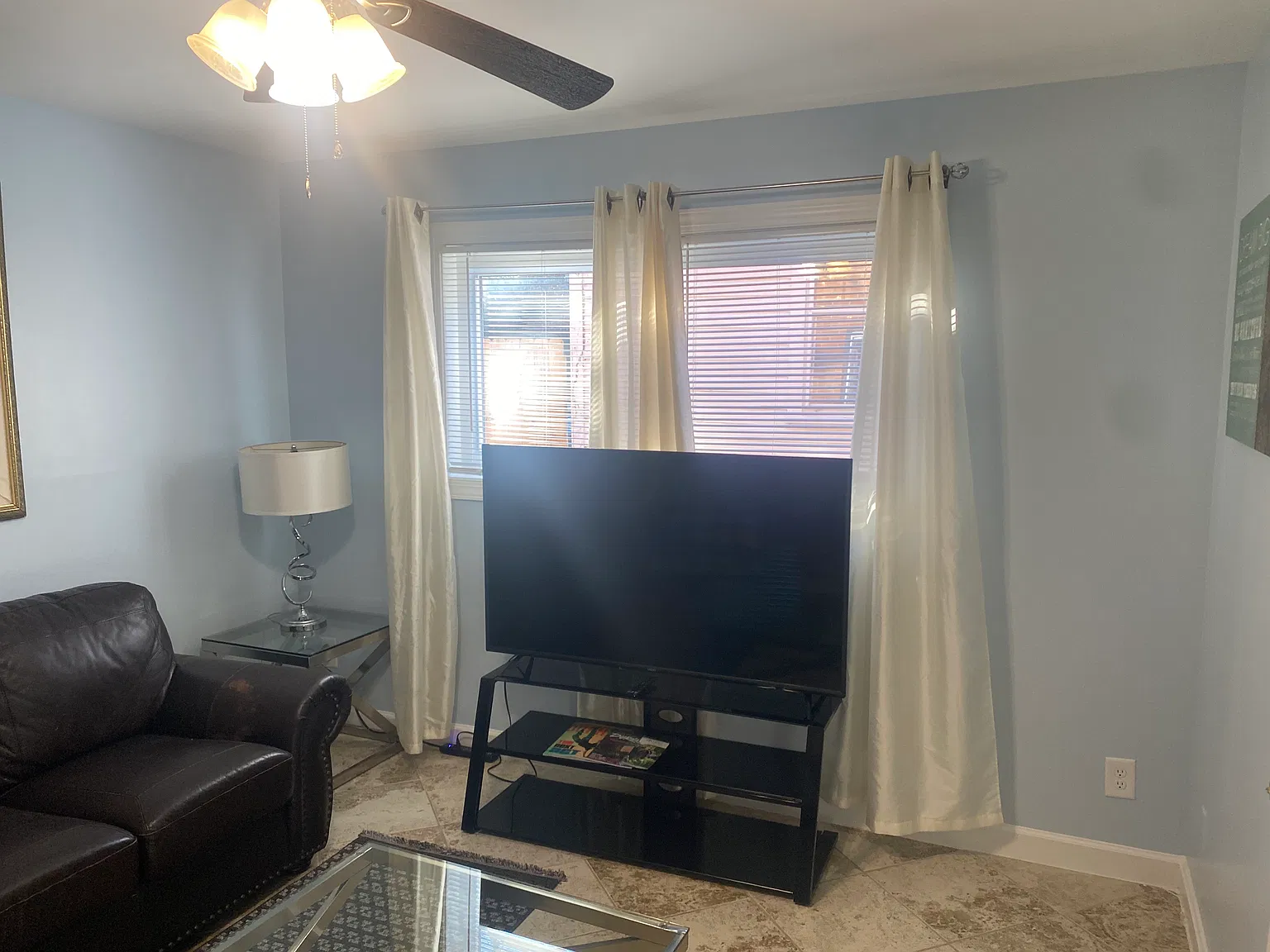 810 Clarendon St — Photo 3