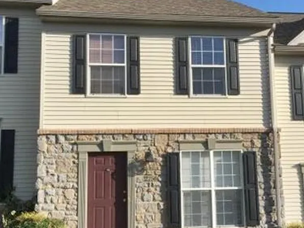 2756 Seabiscuit St, York, PA 17402