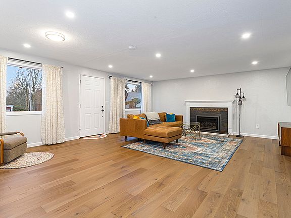 4th image of 12318 SE 67th Ct