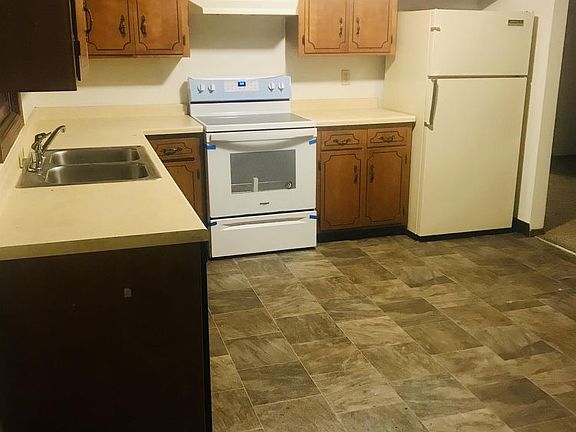 2nd image of 2055 Packerland Dr #2057