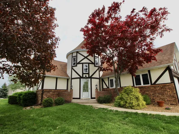 6 Cypress Point, Pekin, IL 61554