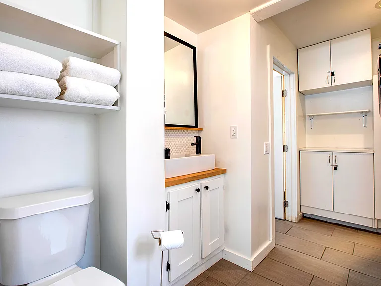 506 N Fairview St — Photo 2
