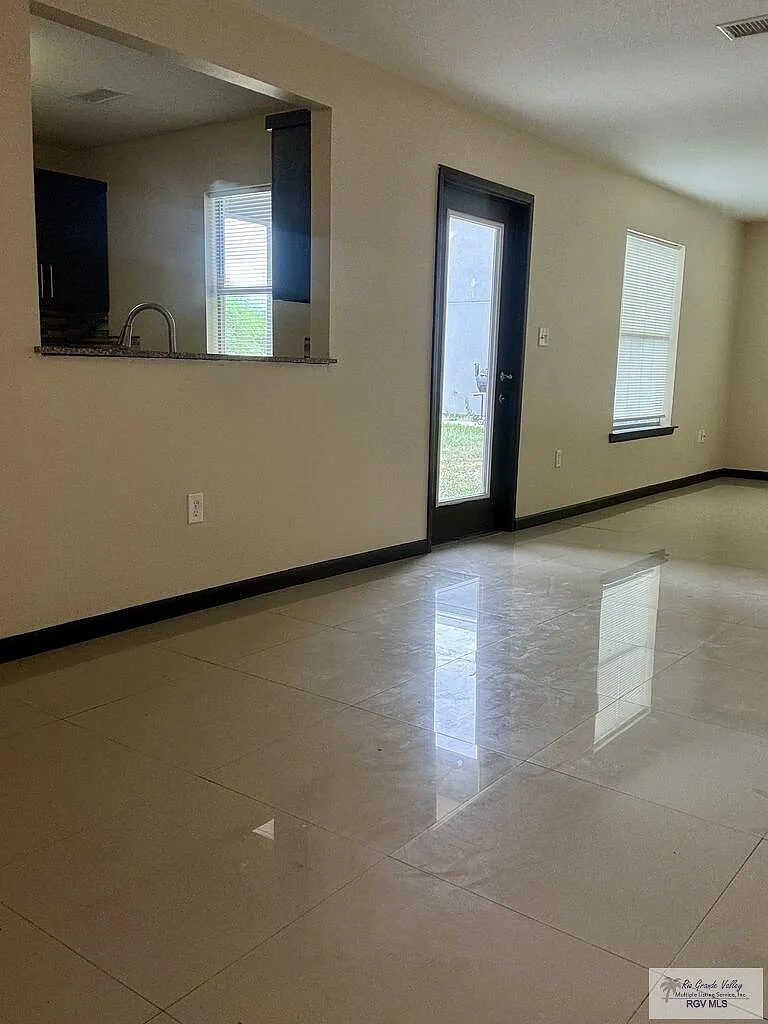 2 bed, 2.0 bath, 1203 sqft, $1,350 — Photo 4