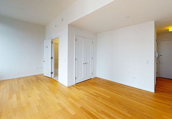 5th image of 795 Columbus Ave APT 10L