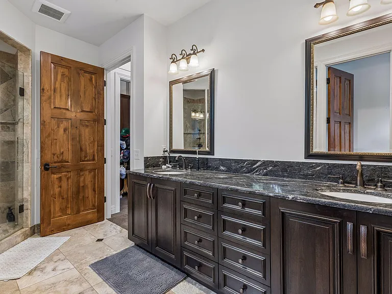 15700 Portico Dr — Photo 29
