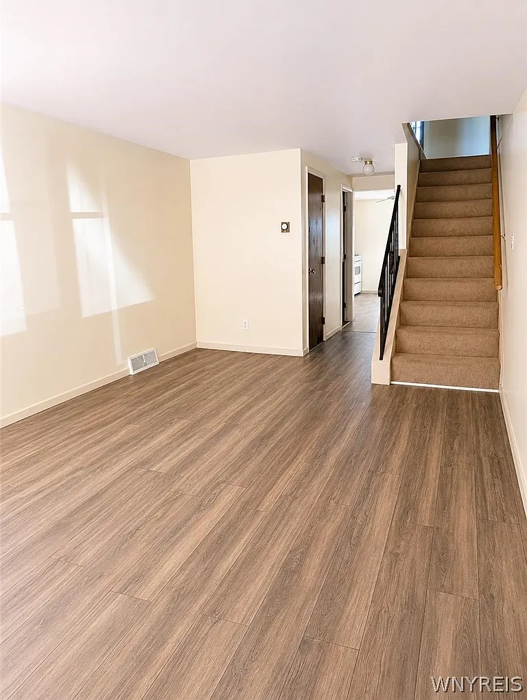 3 bed, 1.5 bath, 1288 sqft, $2,300 — Photo 3