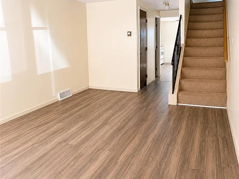 1 Robin Rd — Photo 3