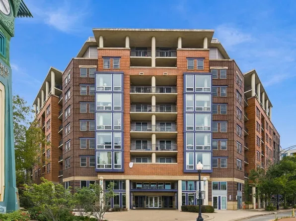 437 W Division St APT 515, Chicago, IL 60610