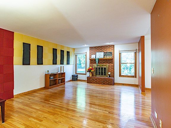 5th image of 510 Villa Circle Dr