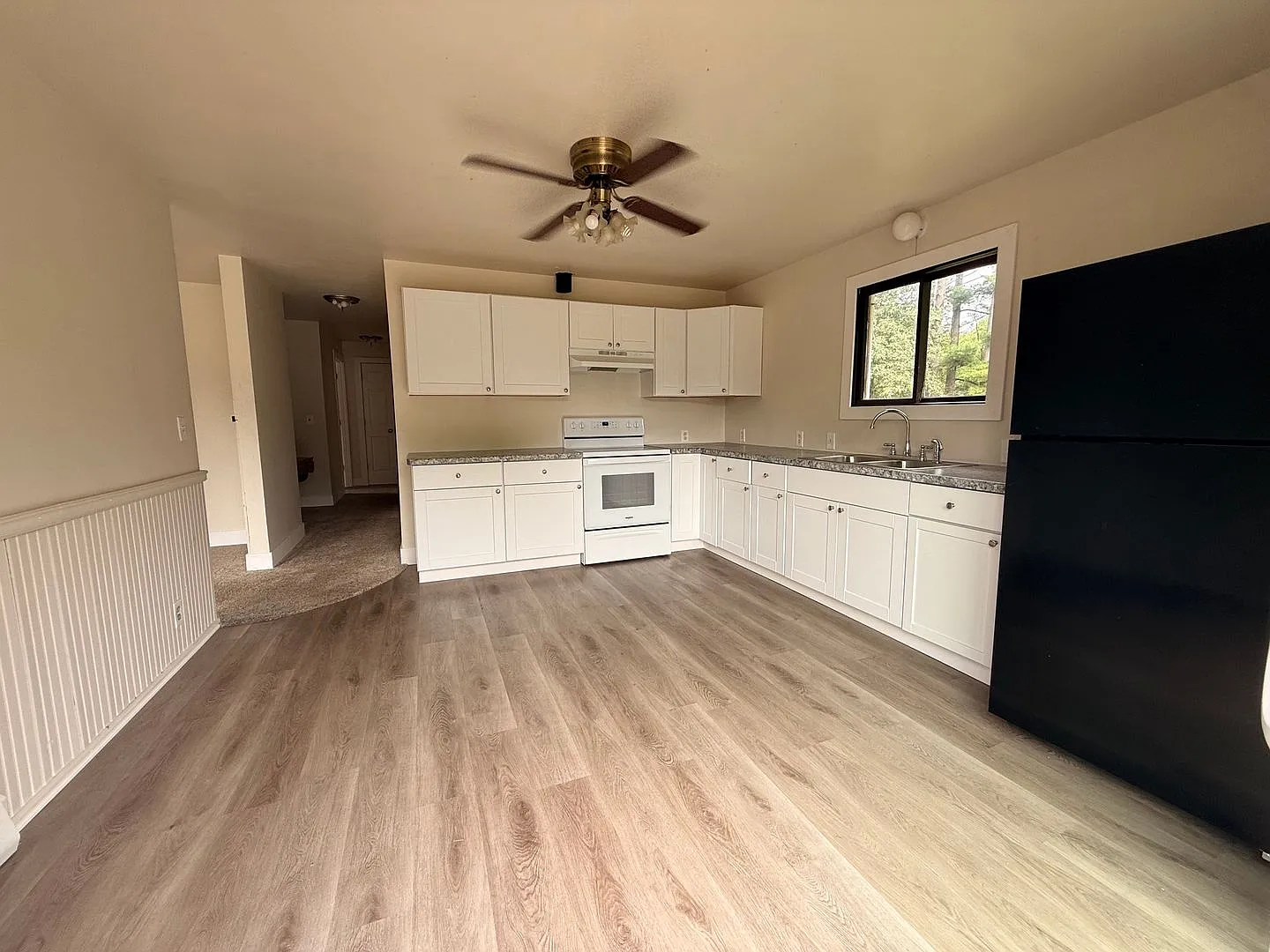 3 Bedroom Upper Duplex - Newly remodeled — Photo 2