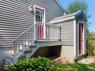 52 Bluegrass Dr, Middletown, RI 02842