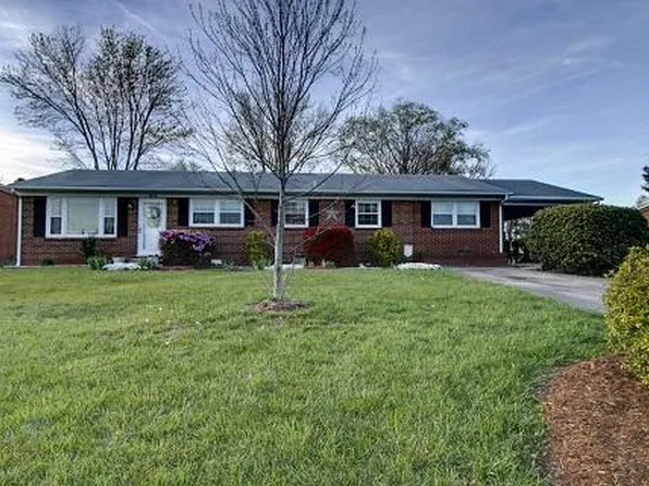 1036 Broad Hill Dr, Vinton, VA 24179