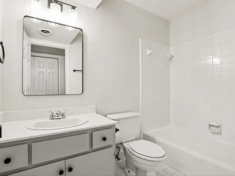 213 Hillsboro Pl — Photo 5