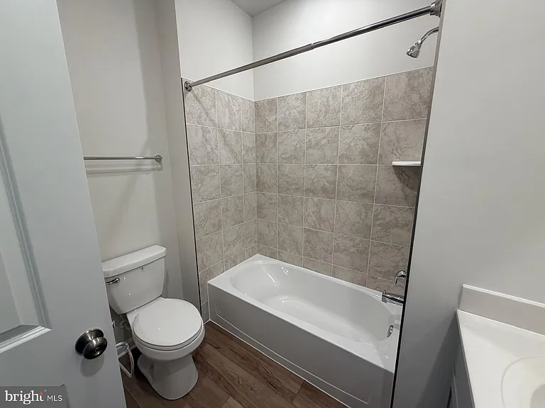 19 Forest Grove Ave — Photo 27