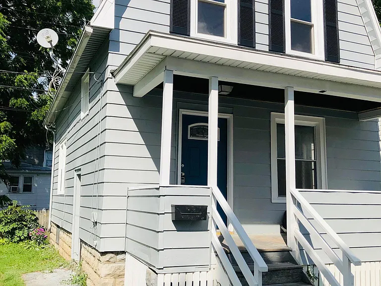 207 E Elm St #1/2 — Photo 2