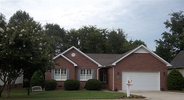 1st image of 902 Stoney Brook Dr