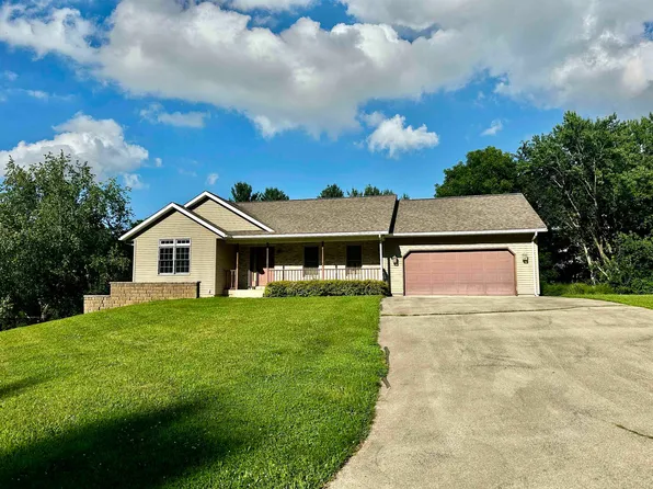 102 Lost Ln, Savanna, IL 61074