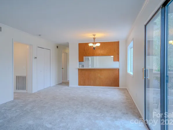 201 Racquet Club Rd #19, Asheville, NC 28803