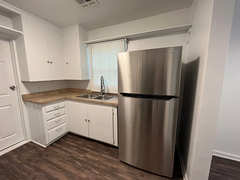 819 N Gary Pl — Photo 10
